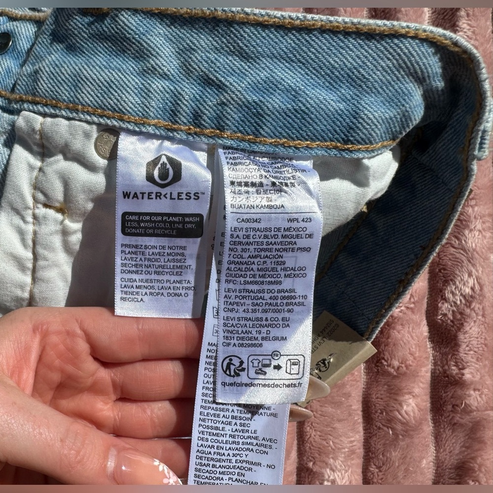 Levi's 501 Ojai Top Jean Shorts - Picture 7 of 7